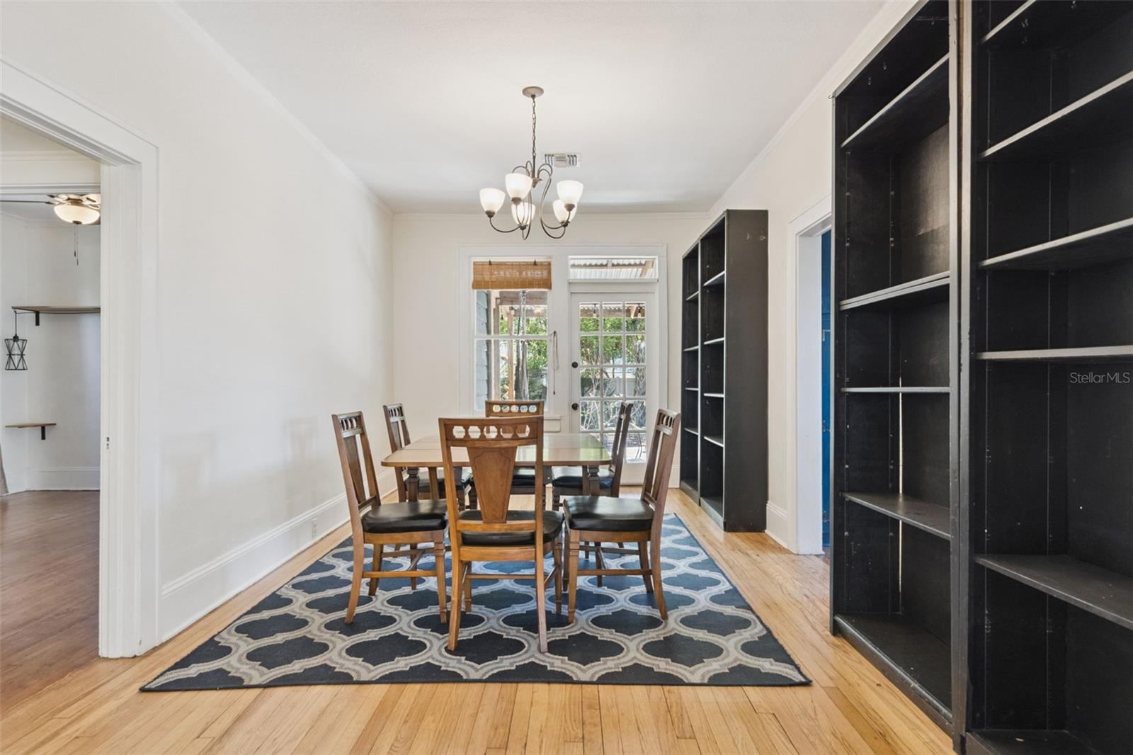 Image 9 of 35 For 518 Shoreview Avenue