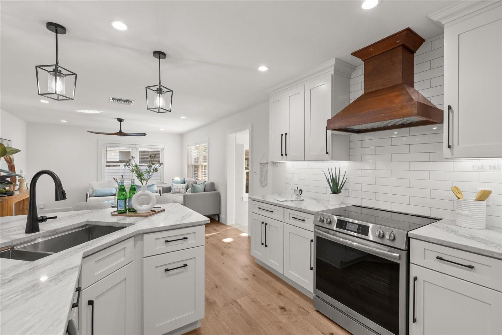 Image 5 of 32 For 426 Sunrise Court