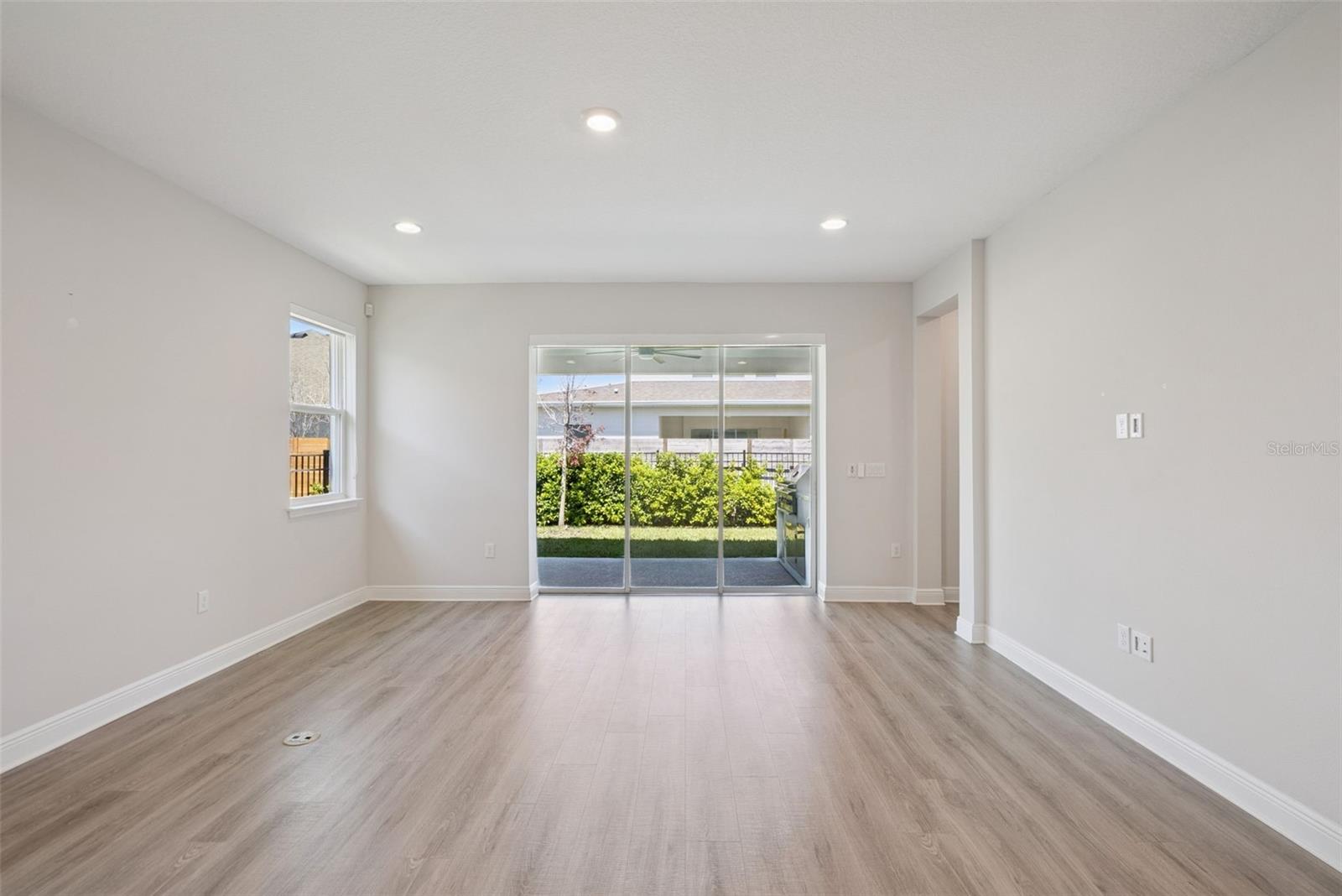 Image 4 of 65 For 19227 Allium Place