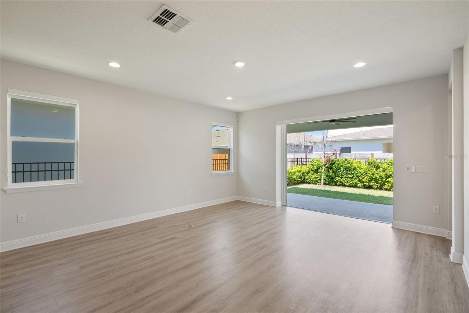 Image 5 of 65 For 19227 Allium Place