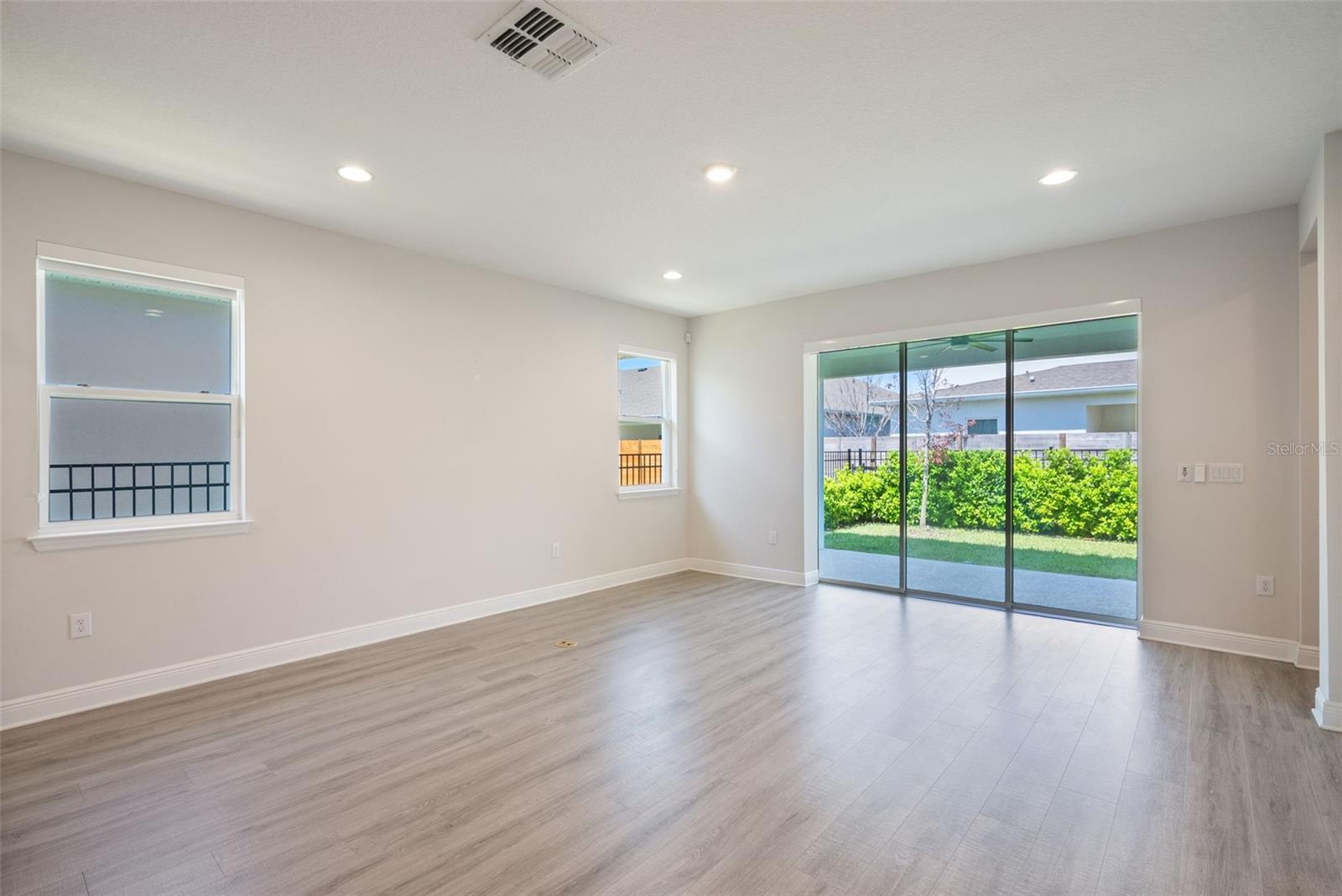 Image 6 of 65 For 19227 Allium Place