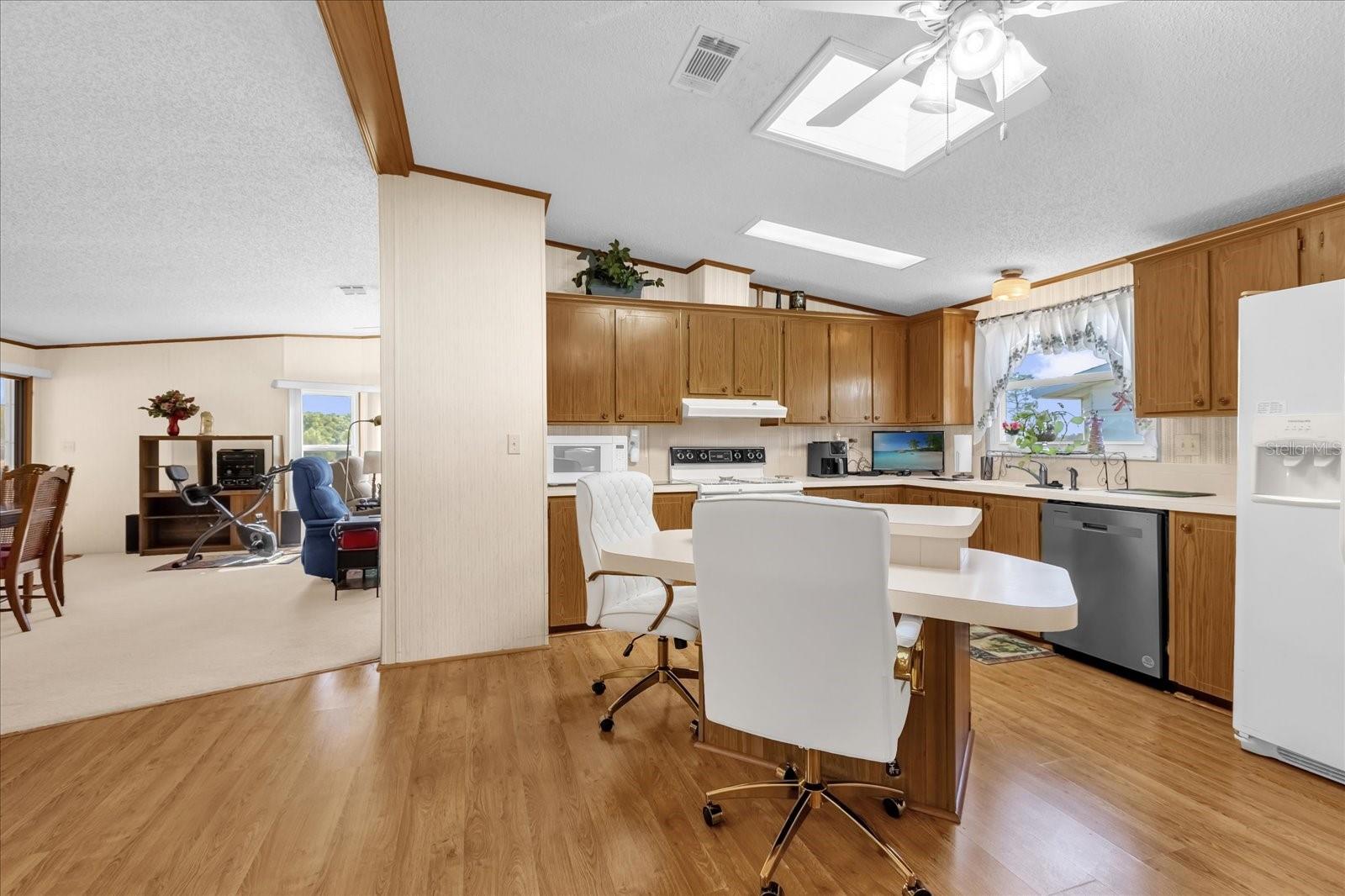 Image 10 of 57 For 3902 Parway Road 1339