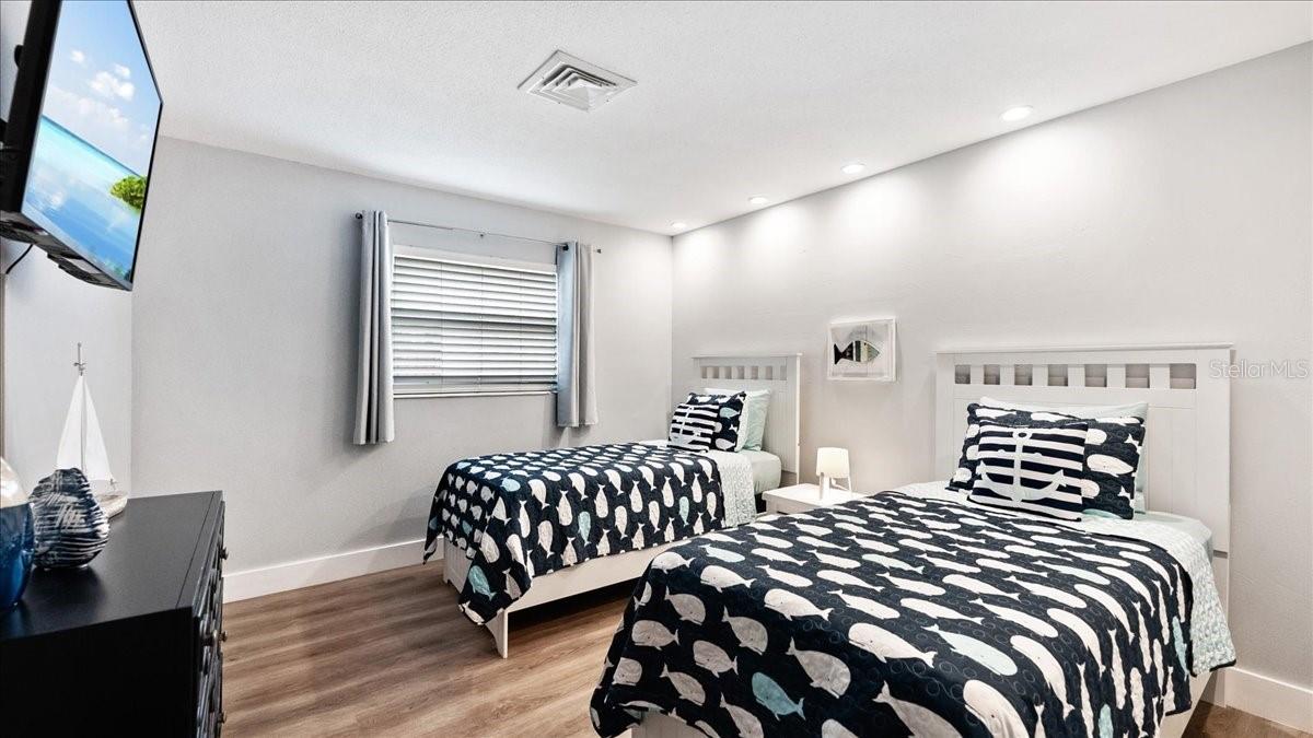 Image 15 of 26 For 4 Sloop Drive