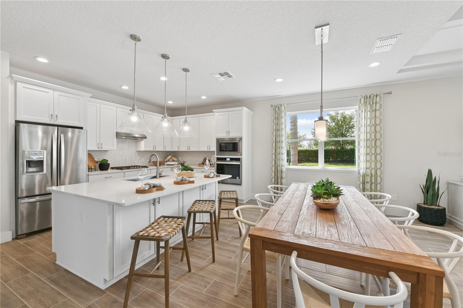 Image 3 of 25 For 2418 Park Ridge Street