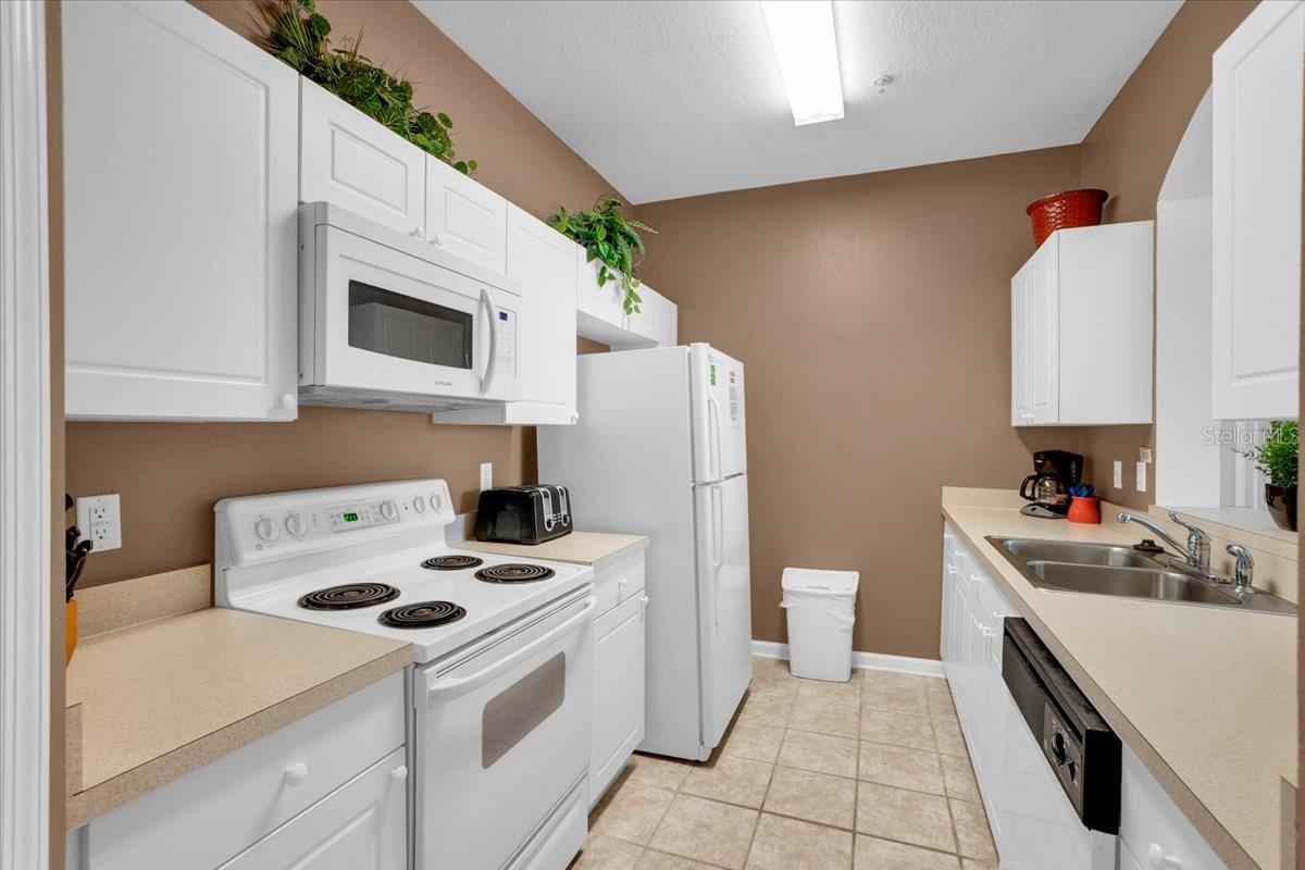 Image 2 of 37 For 2307 Silver Palm Drive 102