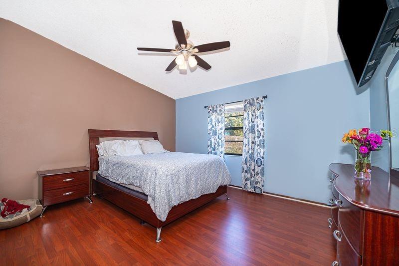 Image 20 of 28 For 612 Riverwoods Circle