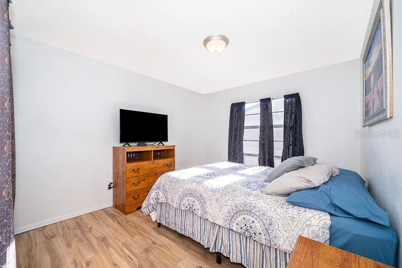 Image 24 of 28 For 612 Riverwoods Circle