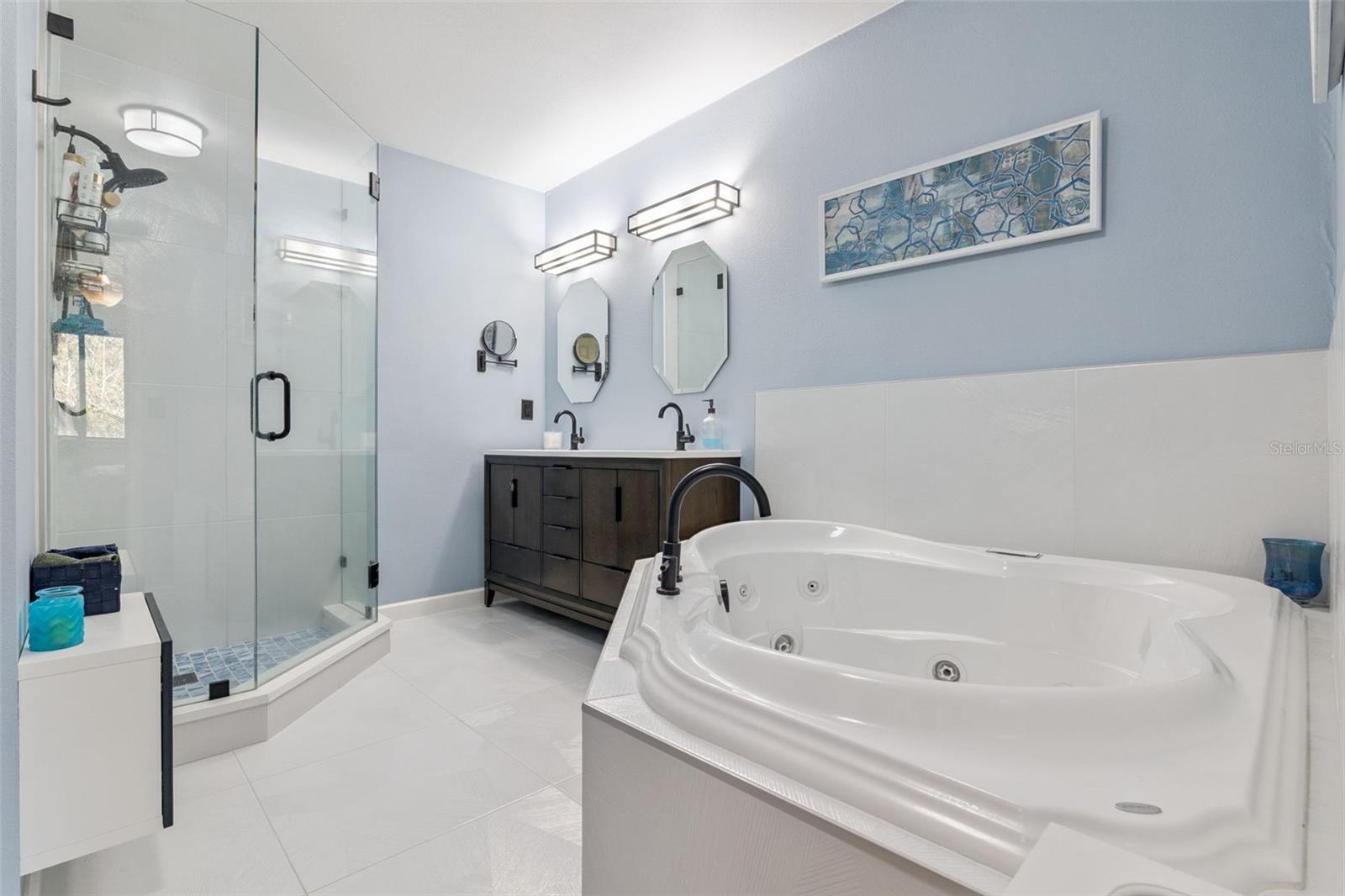 Image 10 of 53 For 476 Club Drive