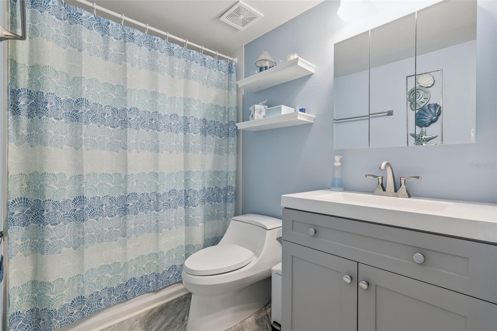 Image 9 of 53 For 476 Club Drive