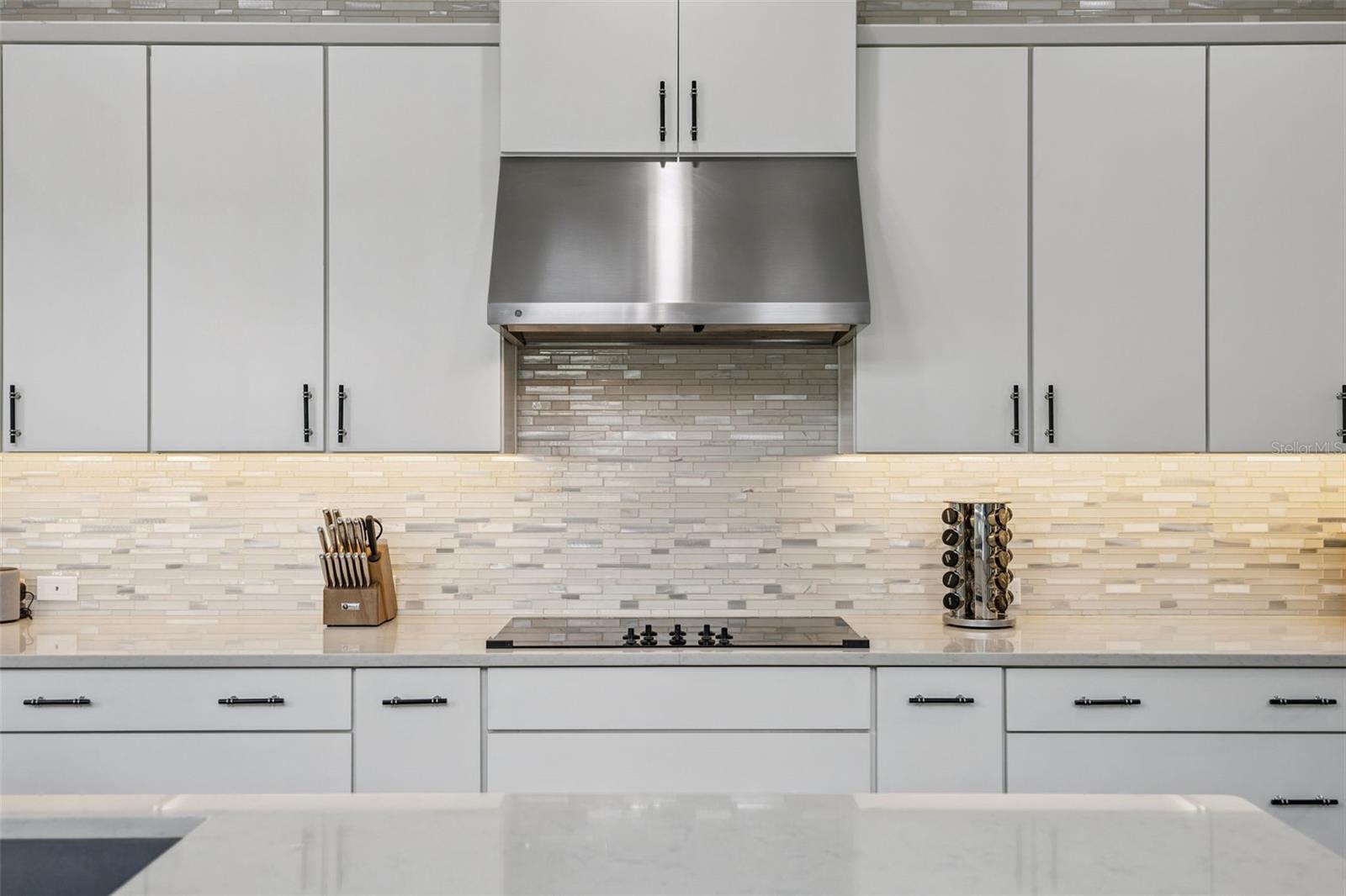 Image 37 of 100 For 14160 Eliot Avenue