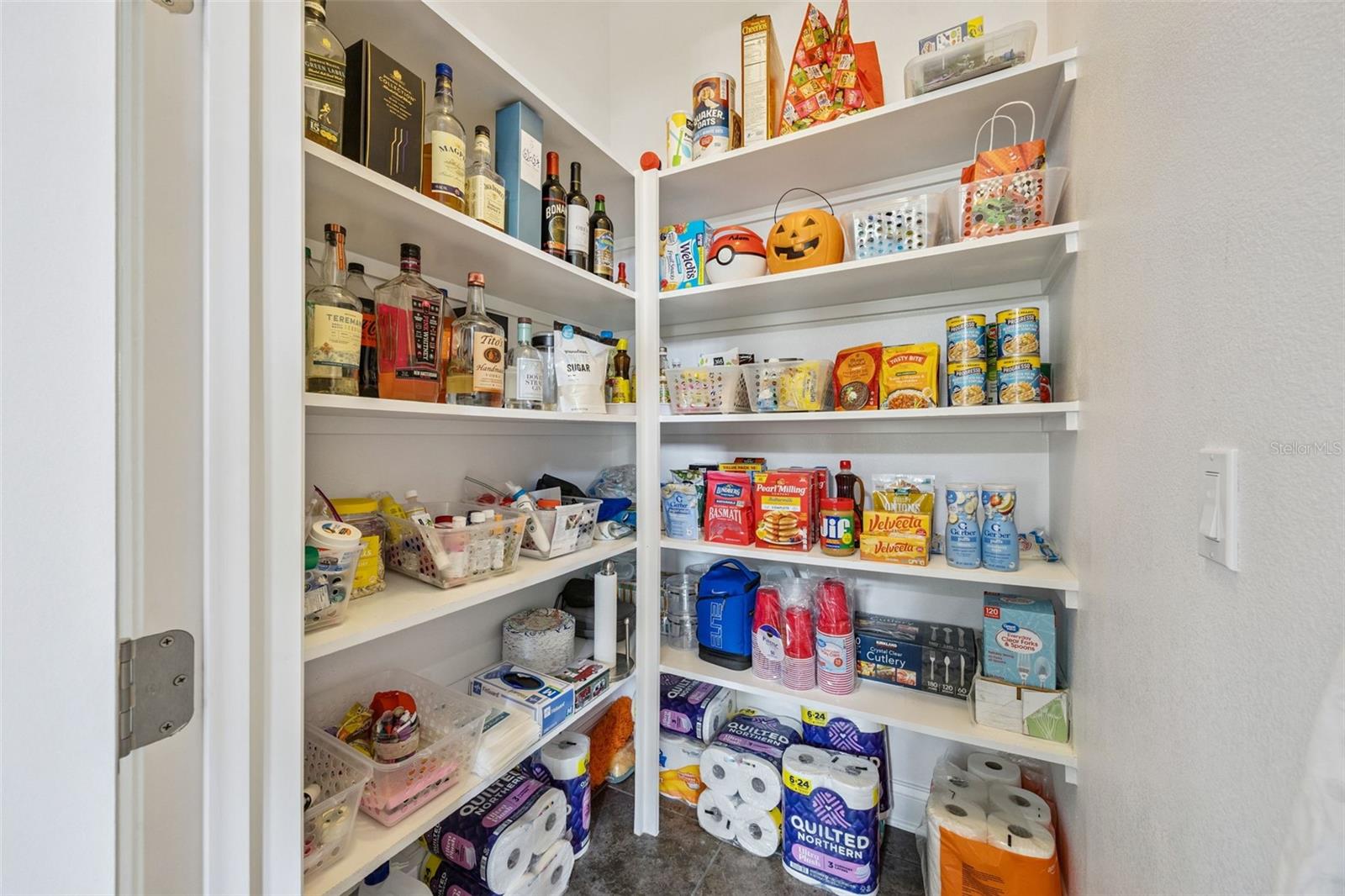 Image 40 of 100 For 14160 Eliot Avenue