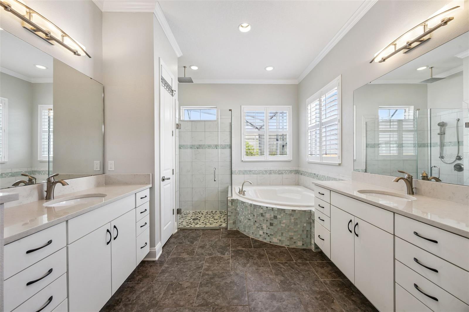 Image 52 of 100 For 14160 Eliot Avenue