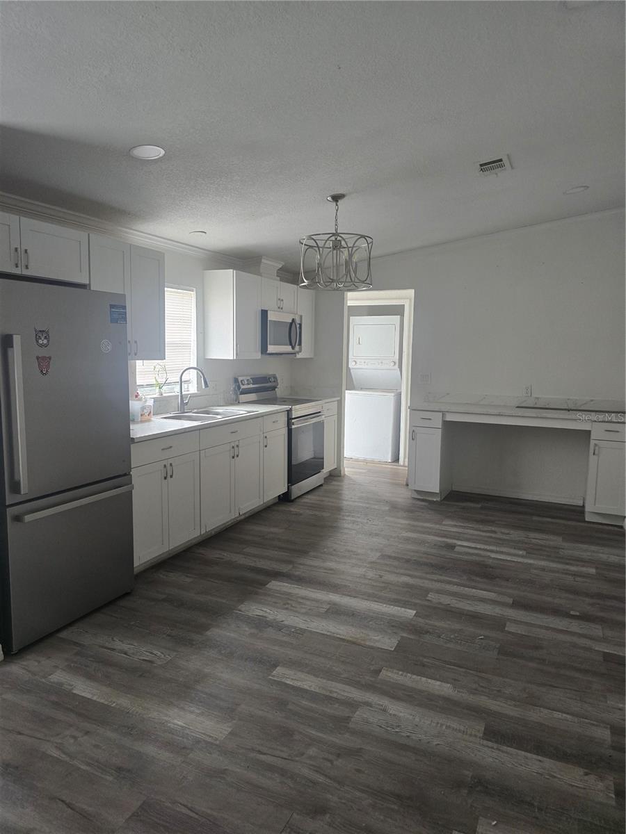 Image 8 of 8 For 605 Cadillac Boulevard