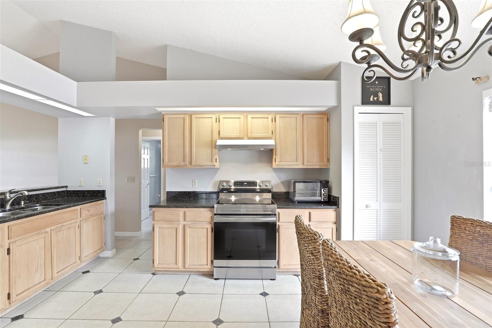 Image 13 of 31 For 14025 Furman Avenue