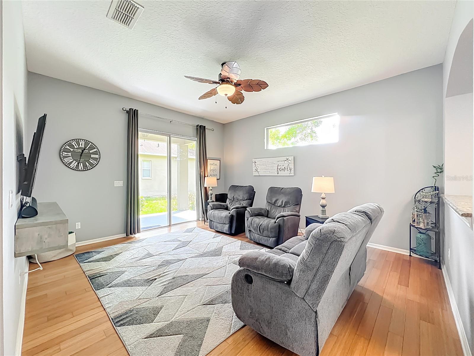 Image 21 of 59 For 949 Pickfair Terrace