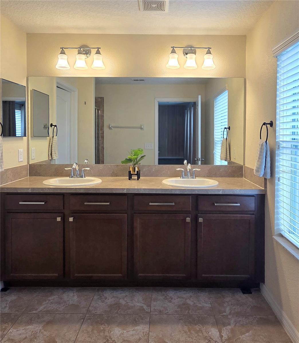 Image 17 of 33 For 10604 Savannah Plantation Court