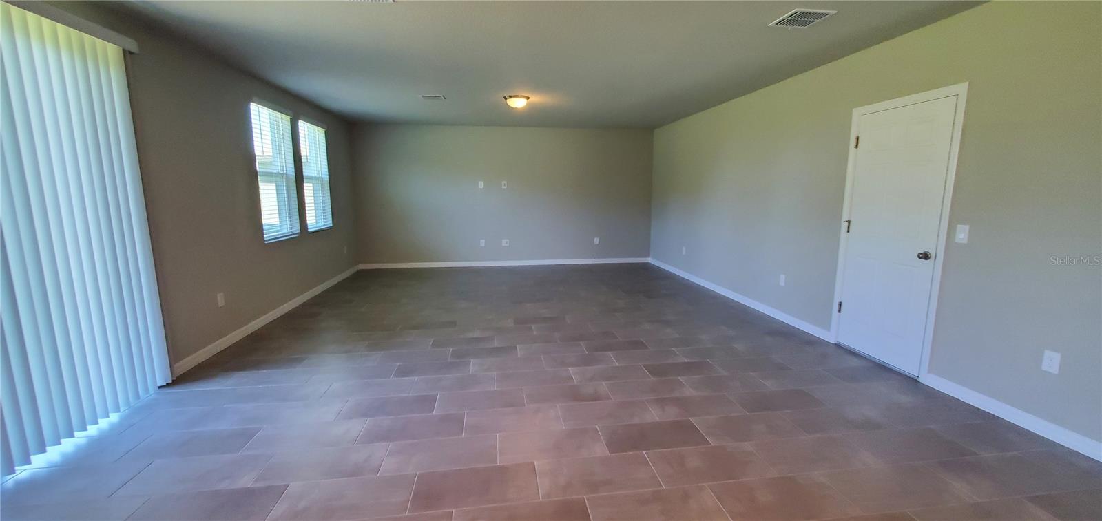 Image 7 of 33 For 17367 Million Lakes Court