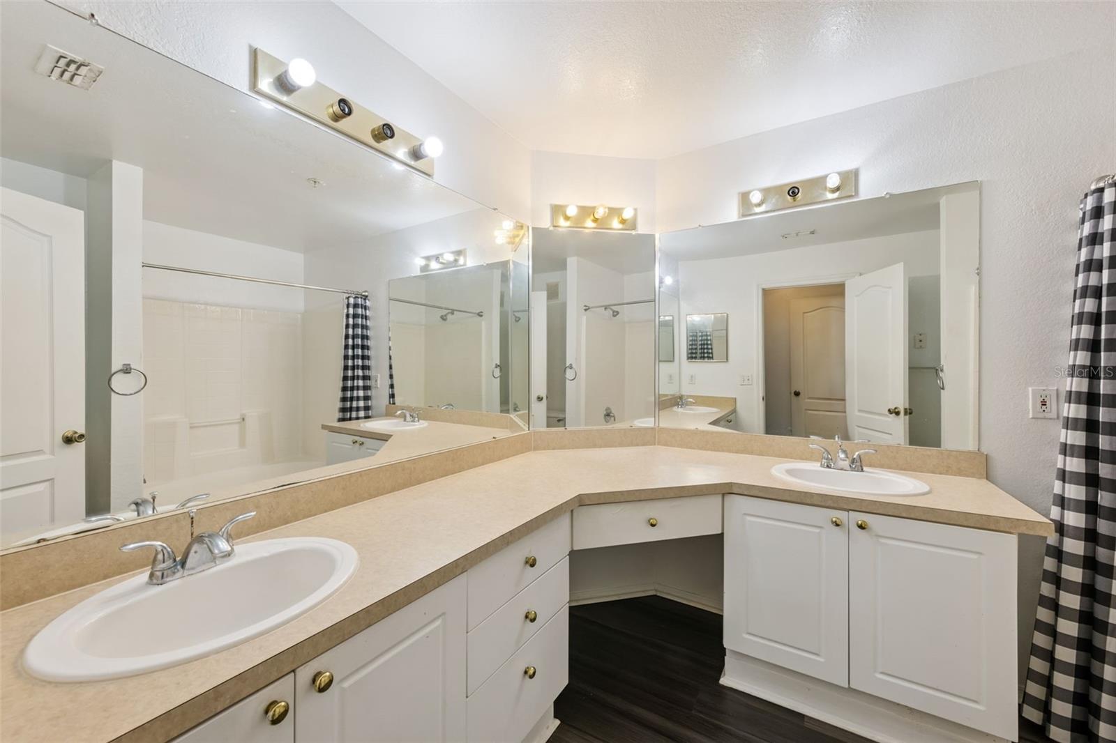 Image 13 of 37 For 3391 Kirkman Road 1237