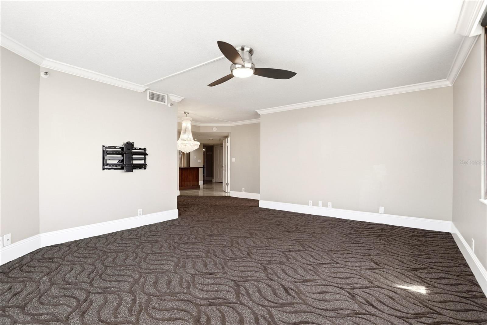 Image 14 of 29 For 400 Colonial Drive 1202