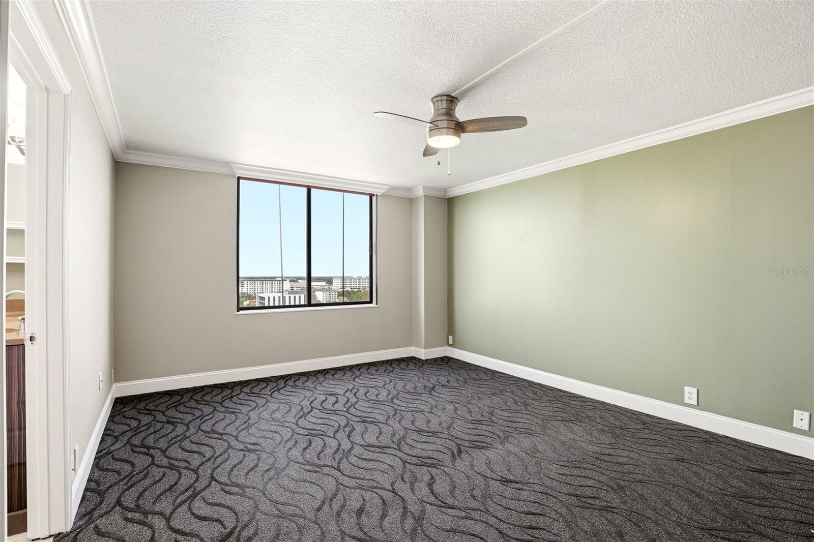 Image 16 of 29 For 400 Colonial Drive 1202