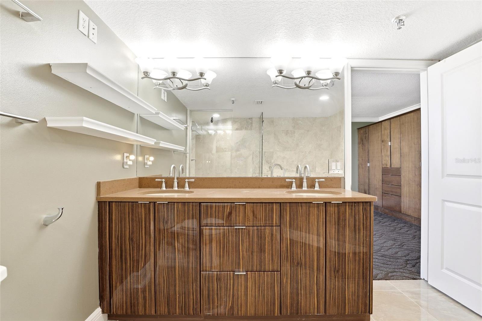 Image 18 of 29 For 400 Colonial Drive 1202