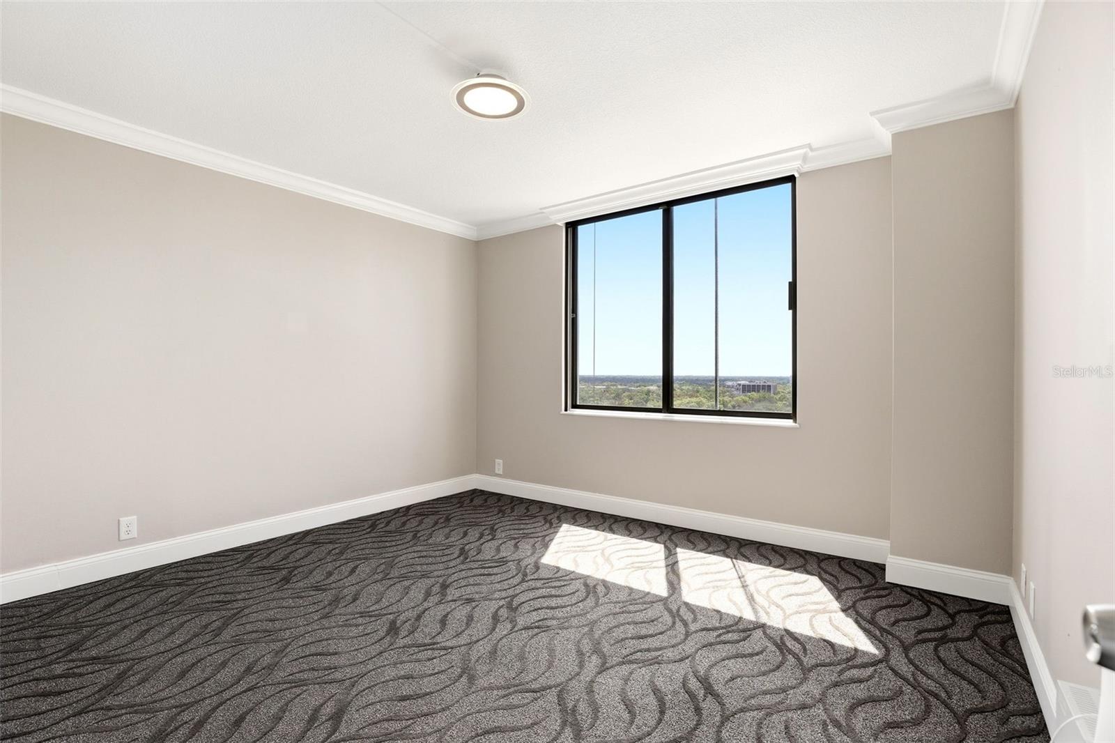 Image 20 of 29 For 400 Colonial Drive 1202