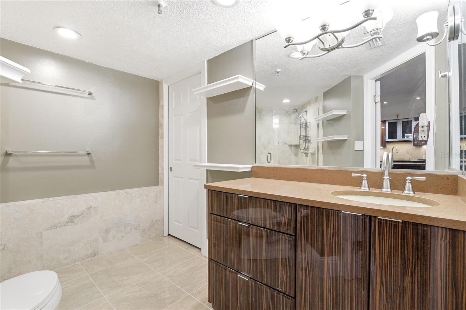 Image 21 of 29 For 400 Colonial Drive 1202