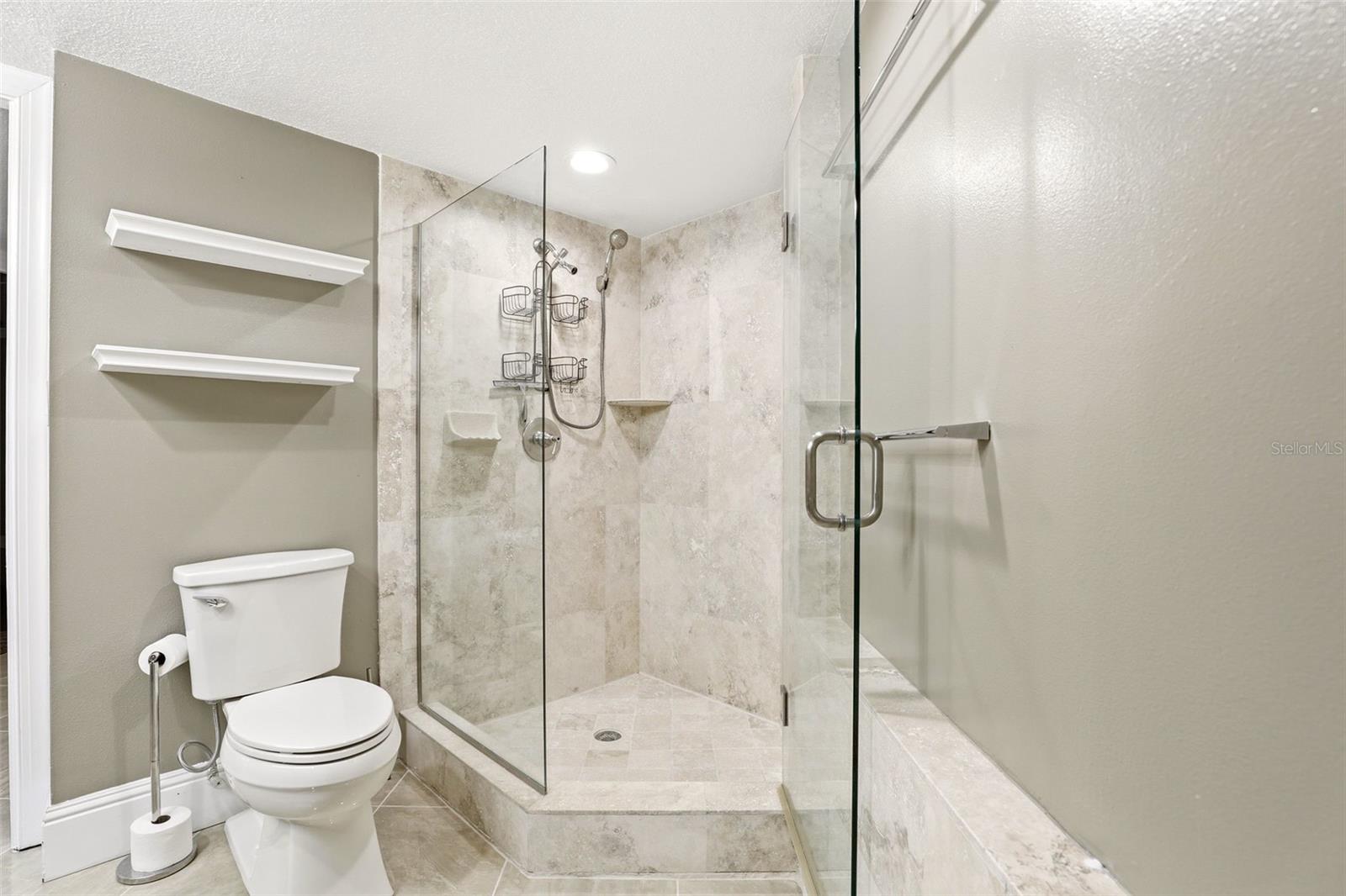 Image 22 of 29 For 400 Colonial Drive 1202