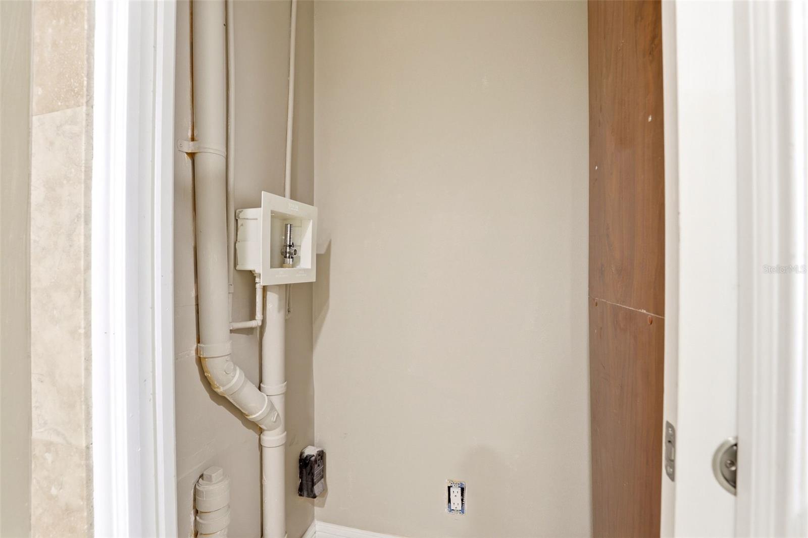 Image 23 of 29 For 400 Colonial Drive 1202