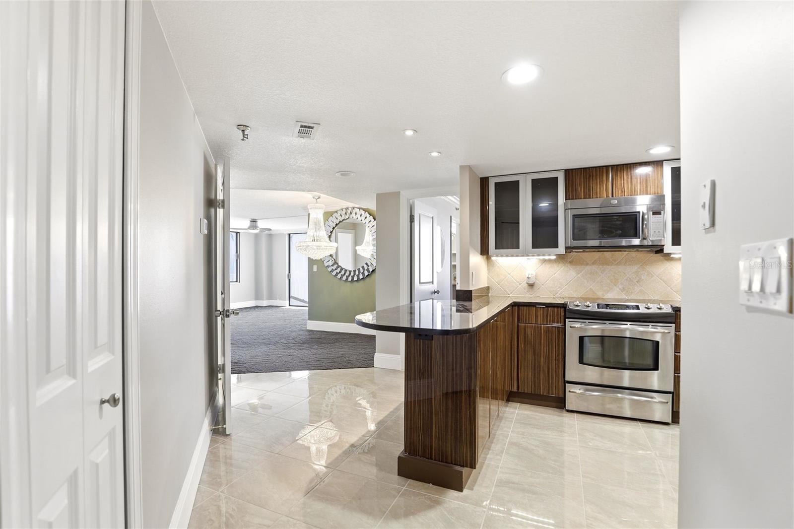 Image 4 of 29 For 400 Colonial Drive 1202