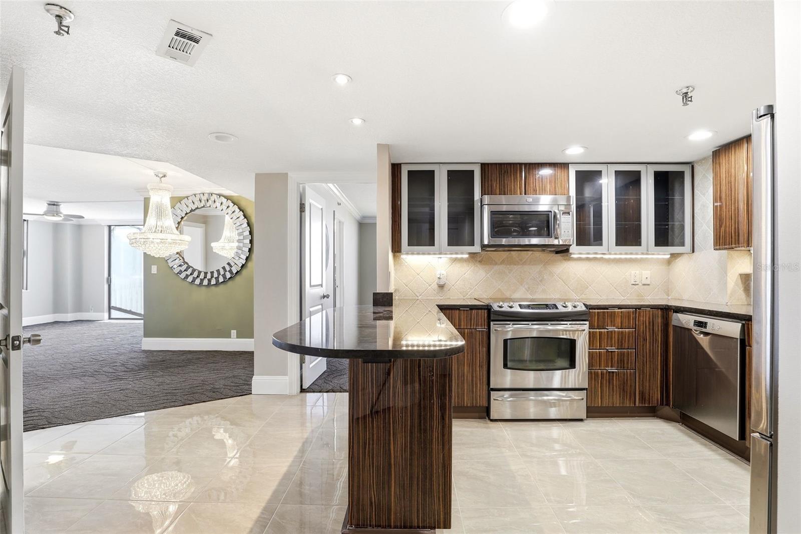 Image 5 of 29 For 400 Colonial Drive 1202