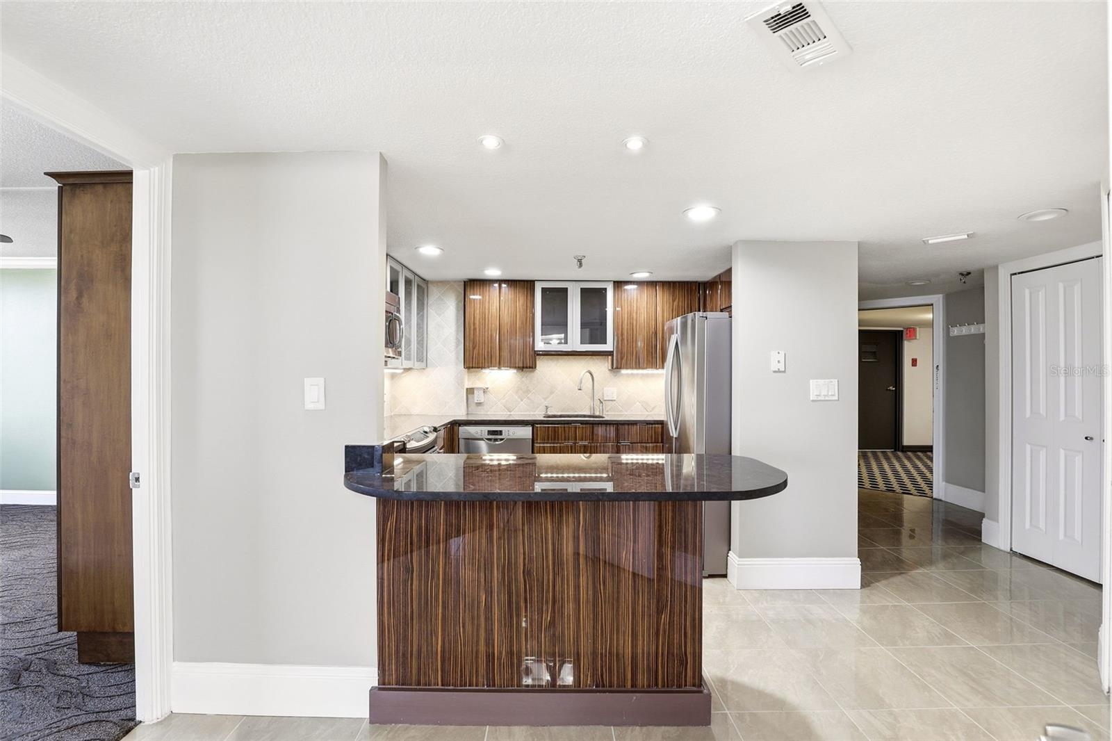 Image 6 of 29 For 400 Colonial Drive 1202