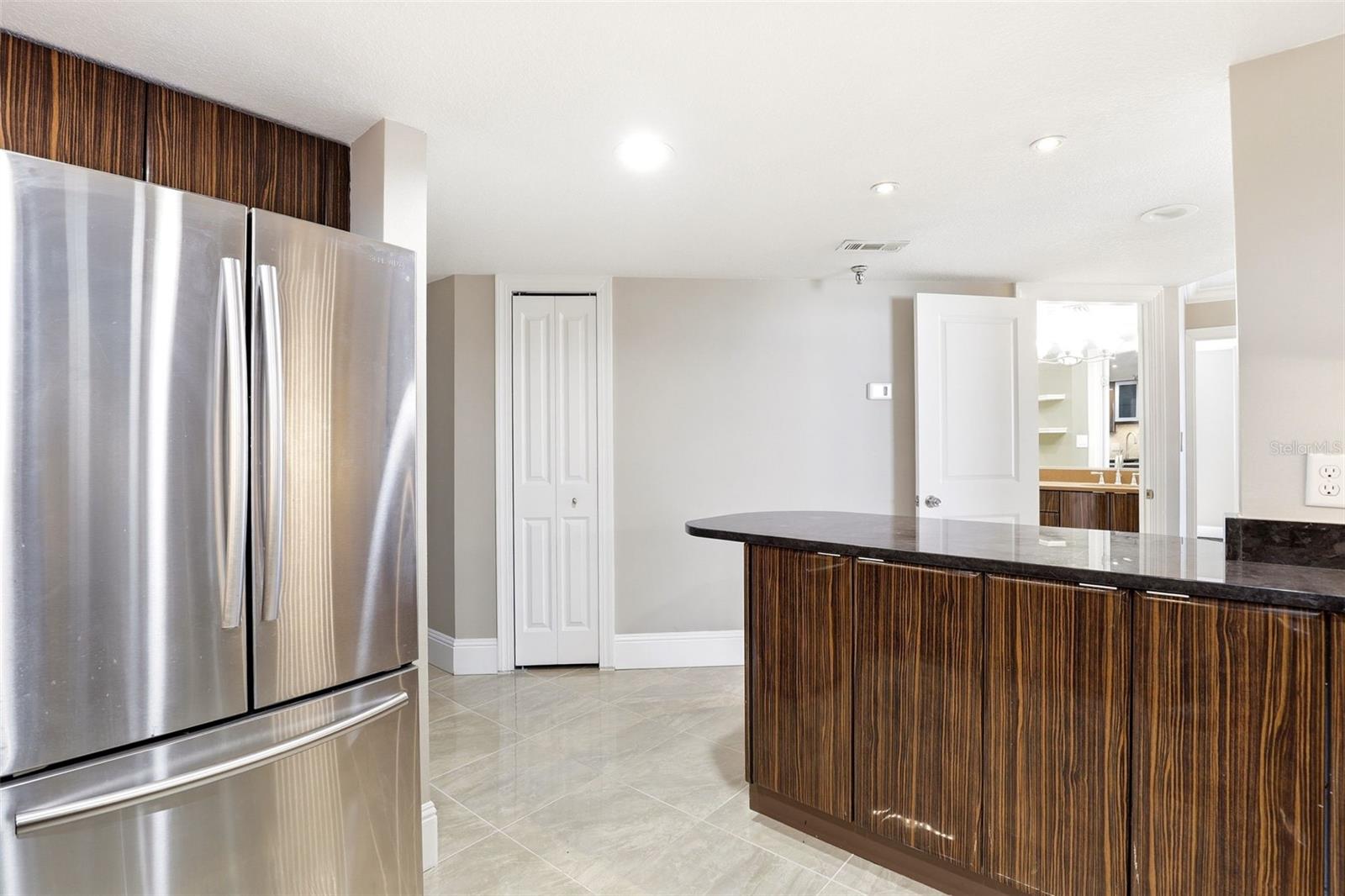 Image 8 of 29 For 400 Colonial Drive 1202