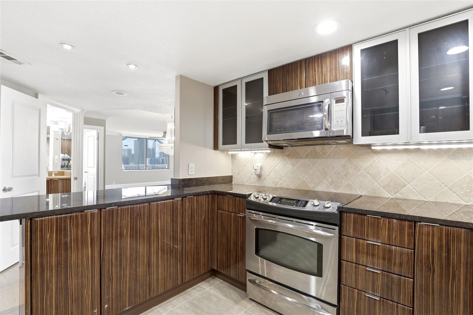 Image 9 of 29 For 400 Colonial Drive 1202