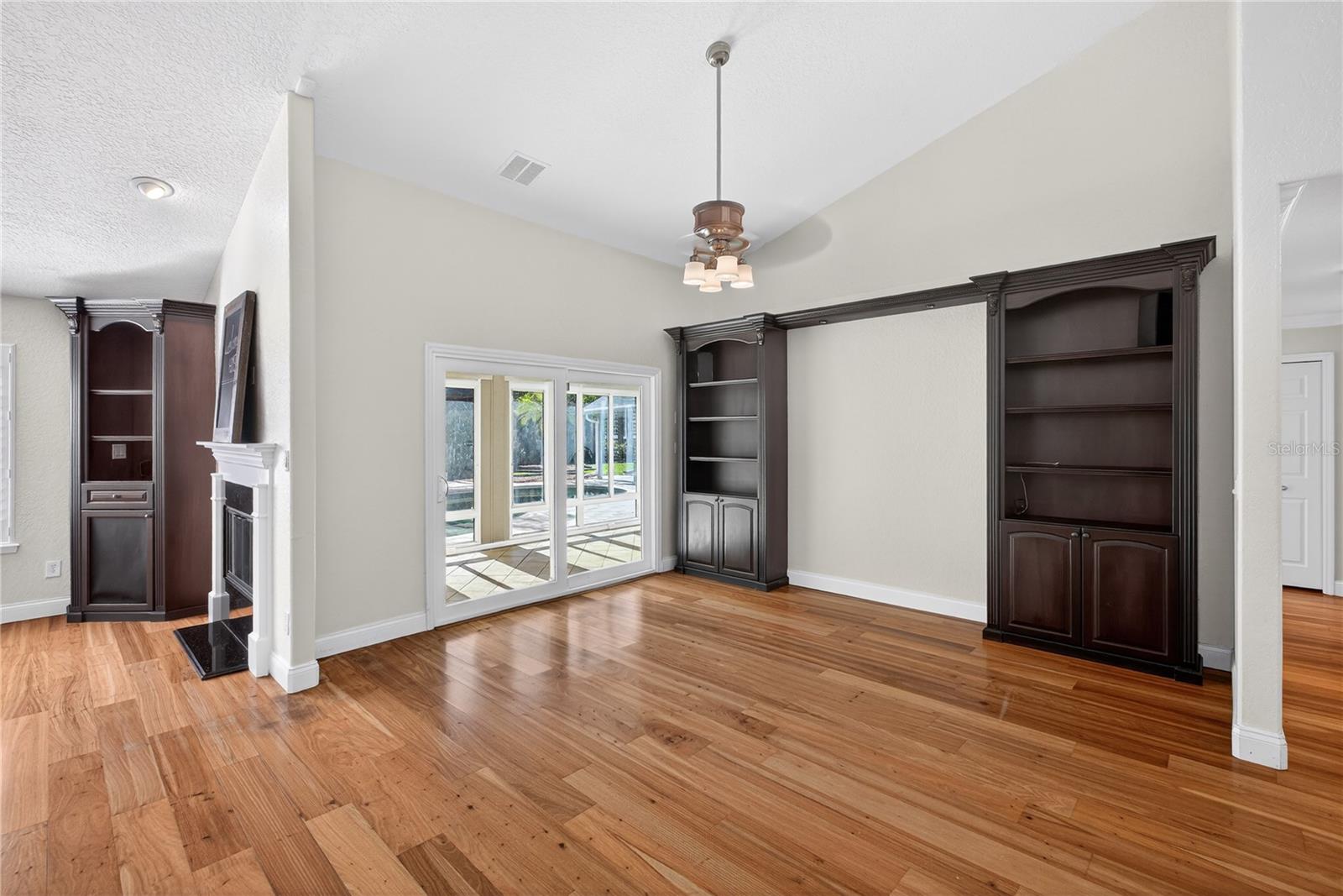 Image 10 of 32 For 5059 Knotty Pine Court