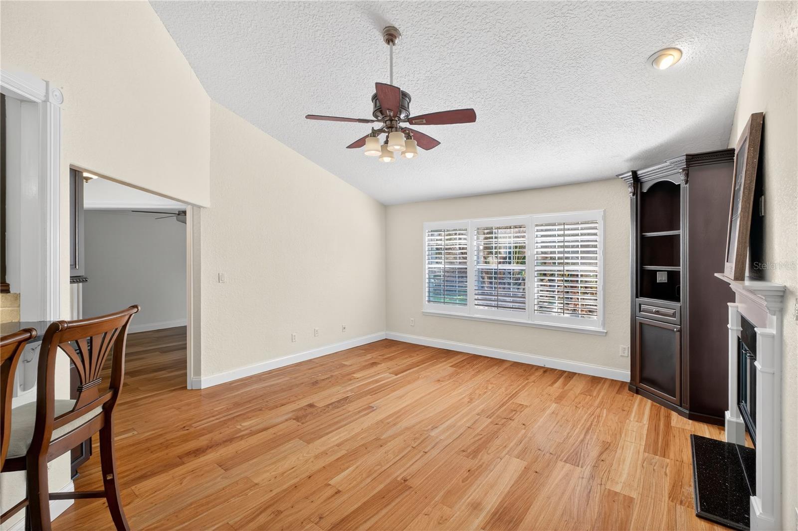 Image 11 of 32 For 5059 Knotty Pine Court