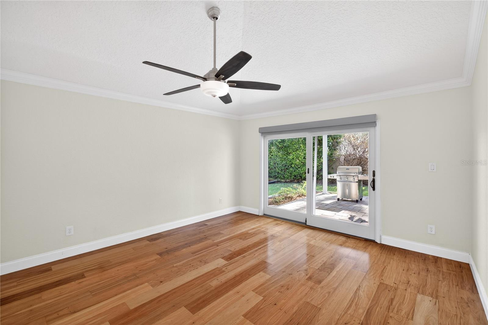 Image 14 of 32 For 5059 Knotty Pine Court