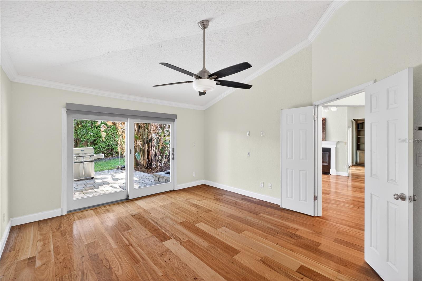 Image 15 of 32 For 5059 Knotty Pine Court