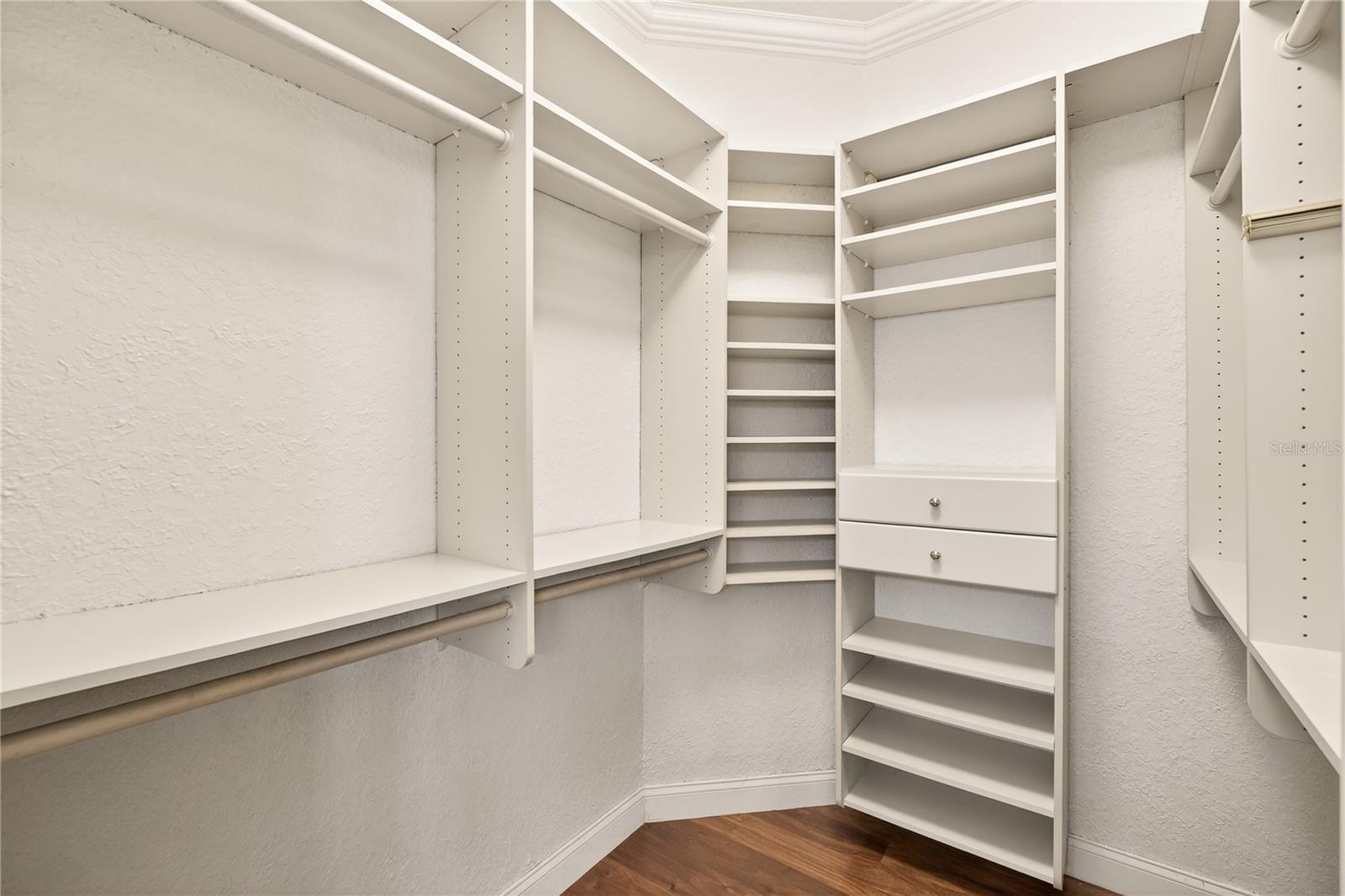 Image 19 of 32 For 5059 Knotty Pine Court