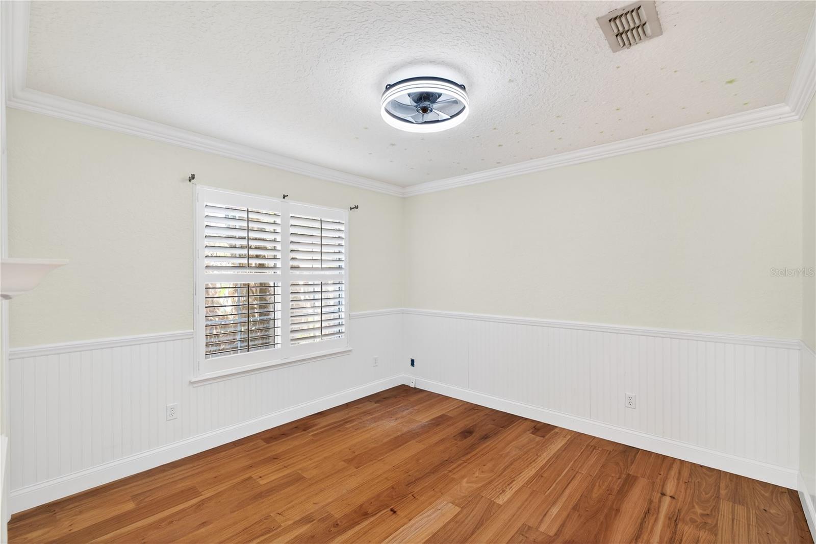 Image 21 of 32 For 5059 Knotty Pine Court