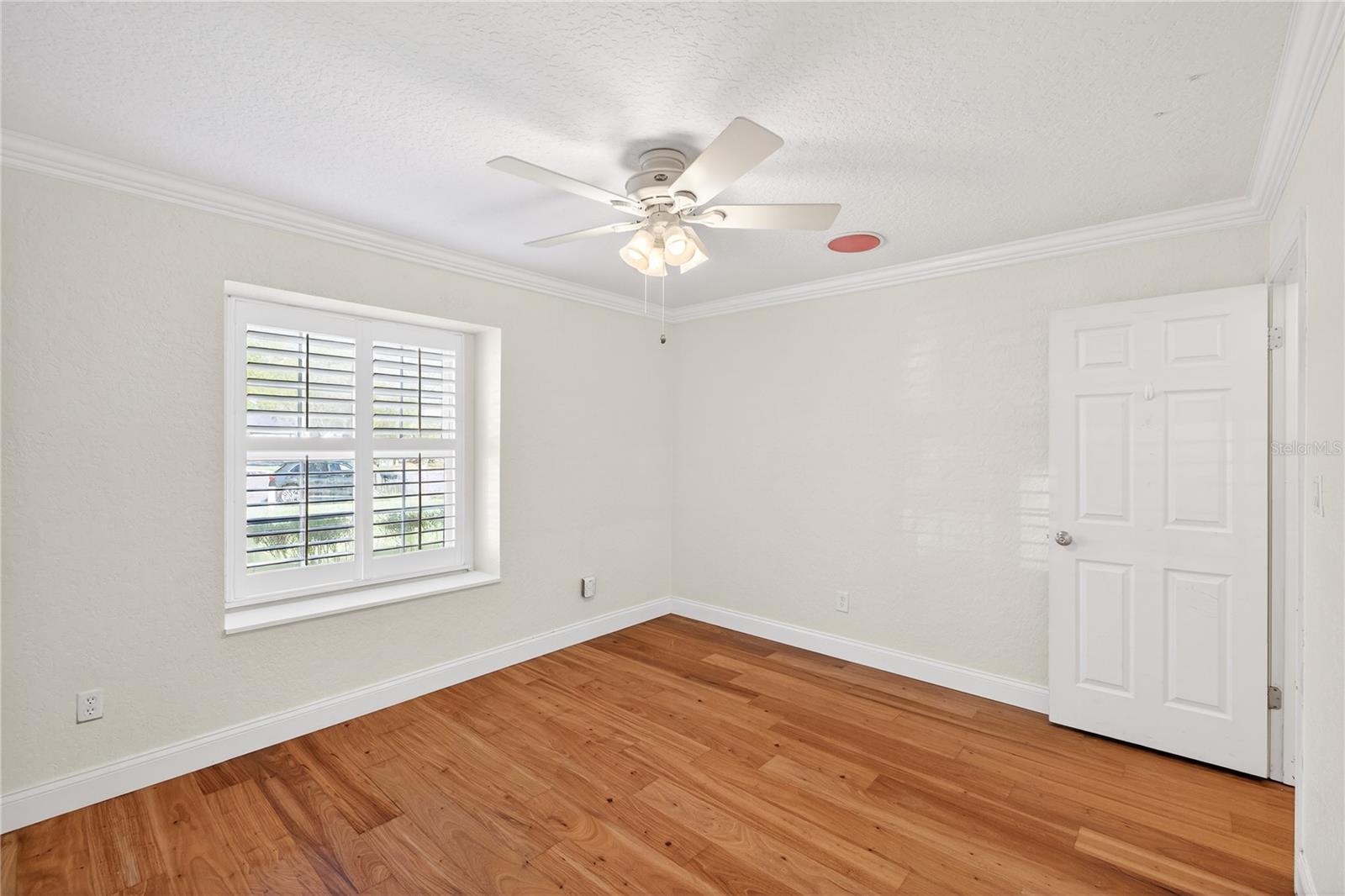 Image 22 of 32 For 5059 Knotty Pine Court