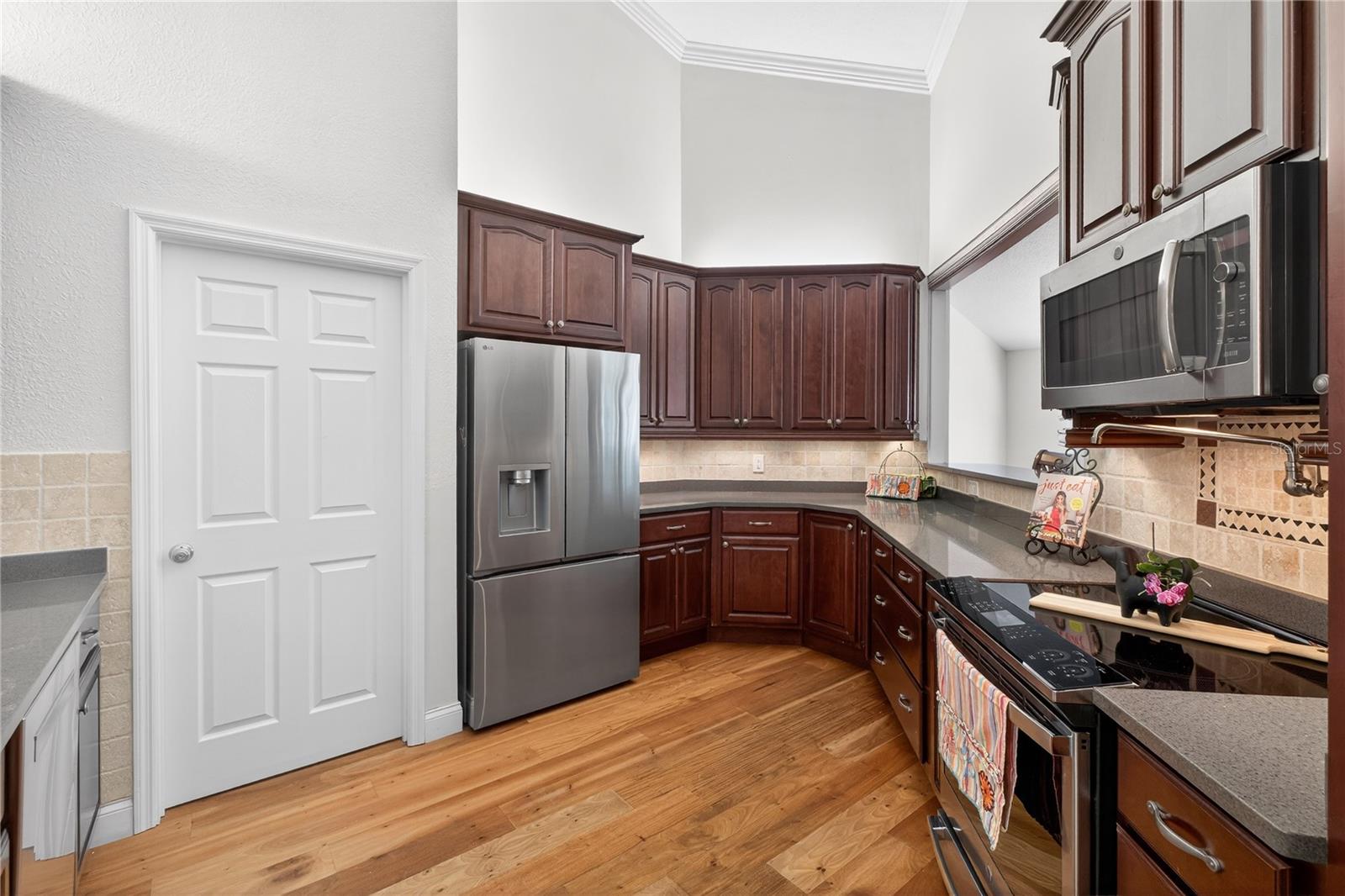 Image 6 of 32 For 5059 Knotty Pine Court