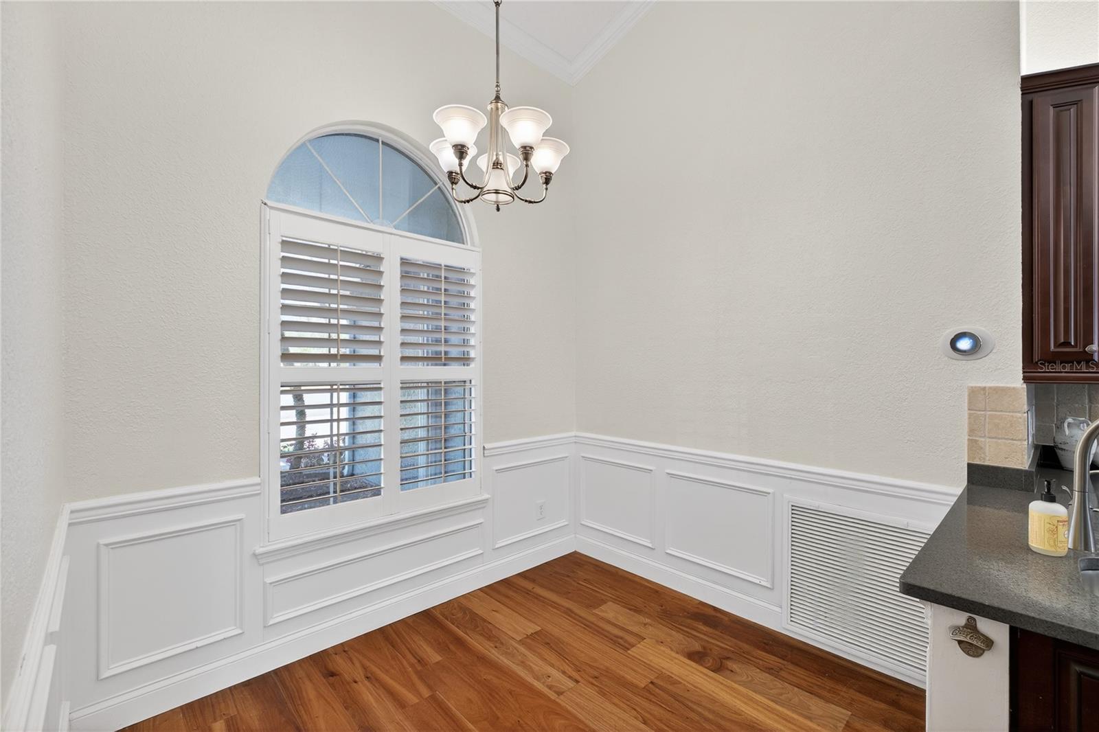 Image 8 of 32 For 5059 Knotty Pine Court