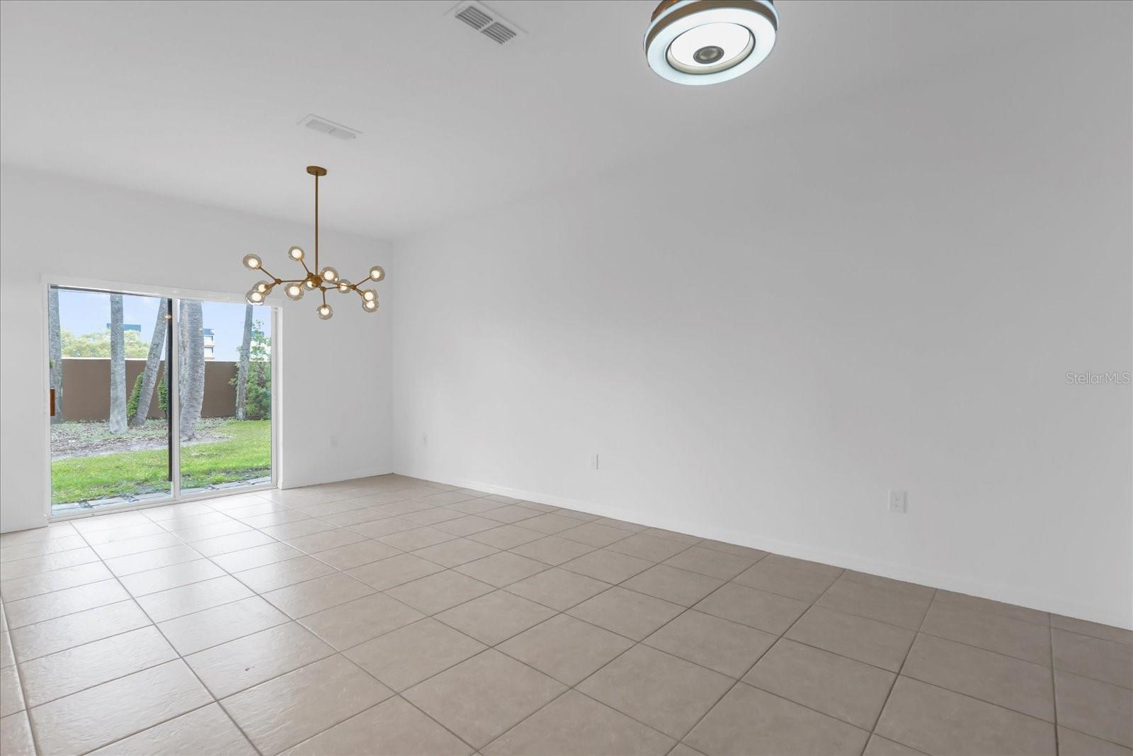 Image 19 of 27 For 10815 Savannah Landing Circle