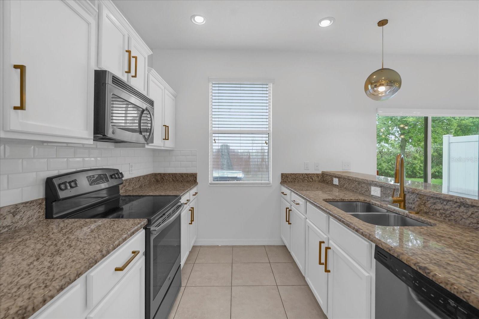 Image 7 of 27 For 10815 Savannah Landing Circle