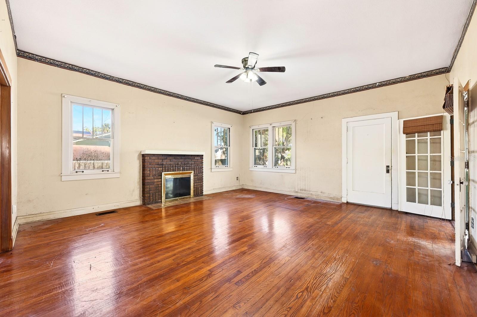 Image 10 of 50 For 1318 Park Avenue