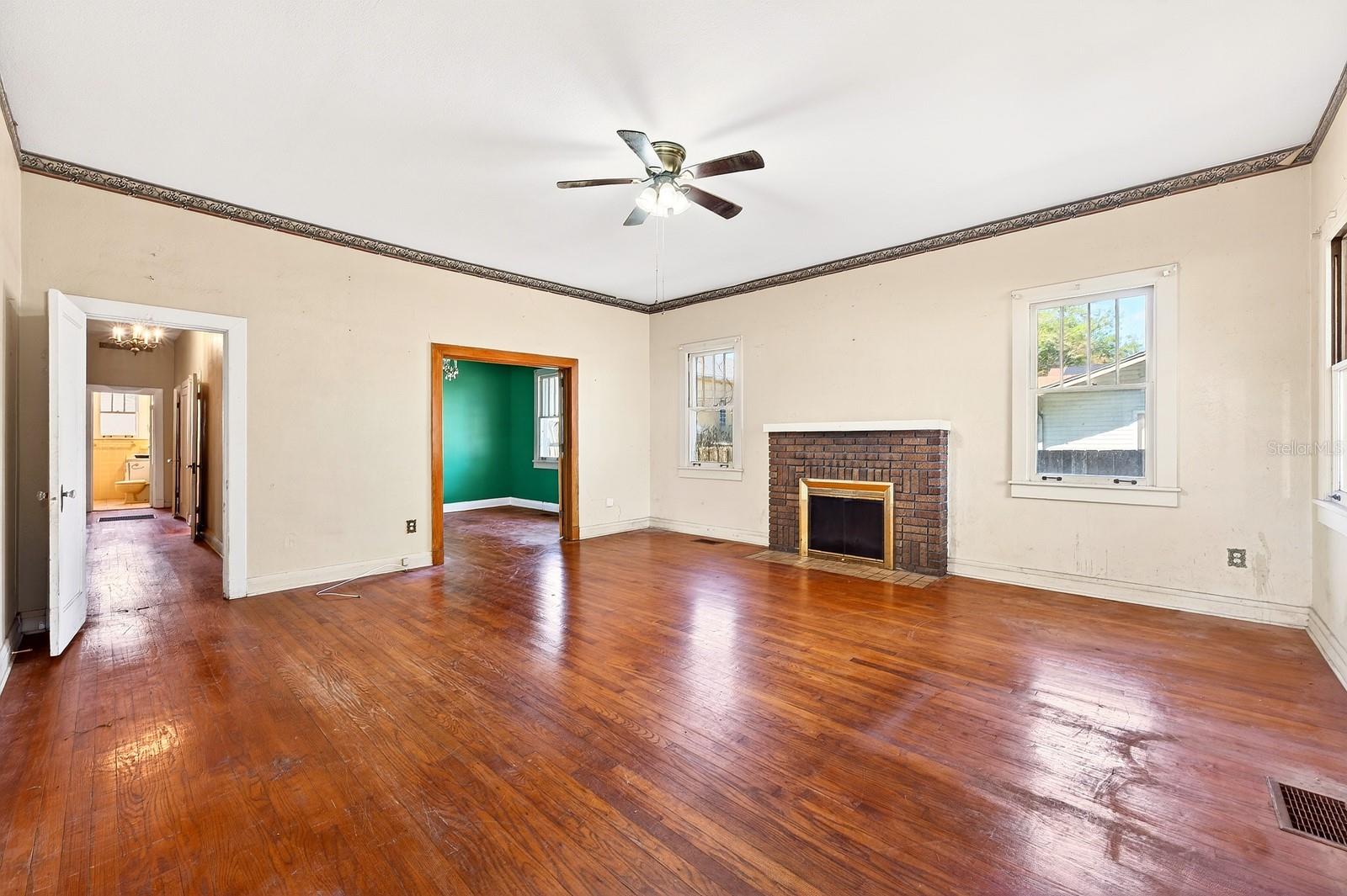 Image 11 of 50 For 1318 Park Avenue