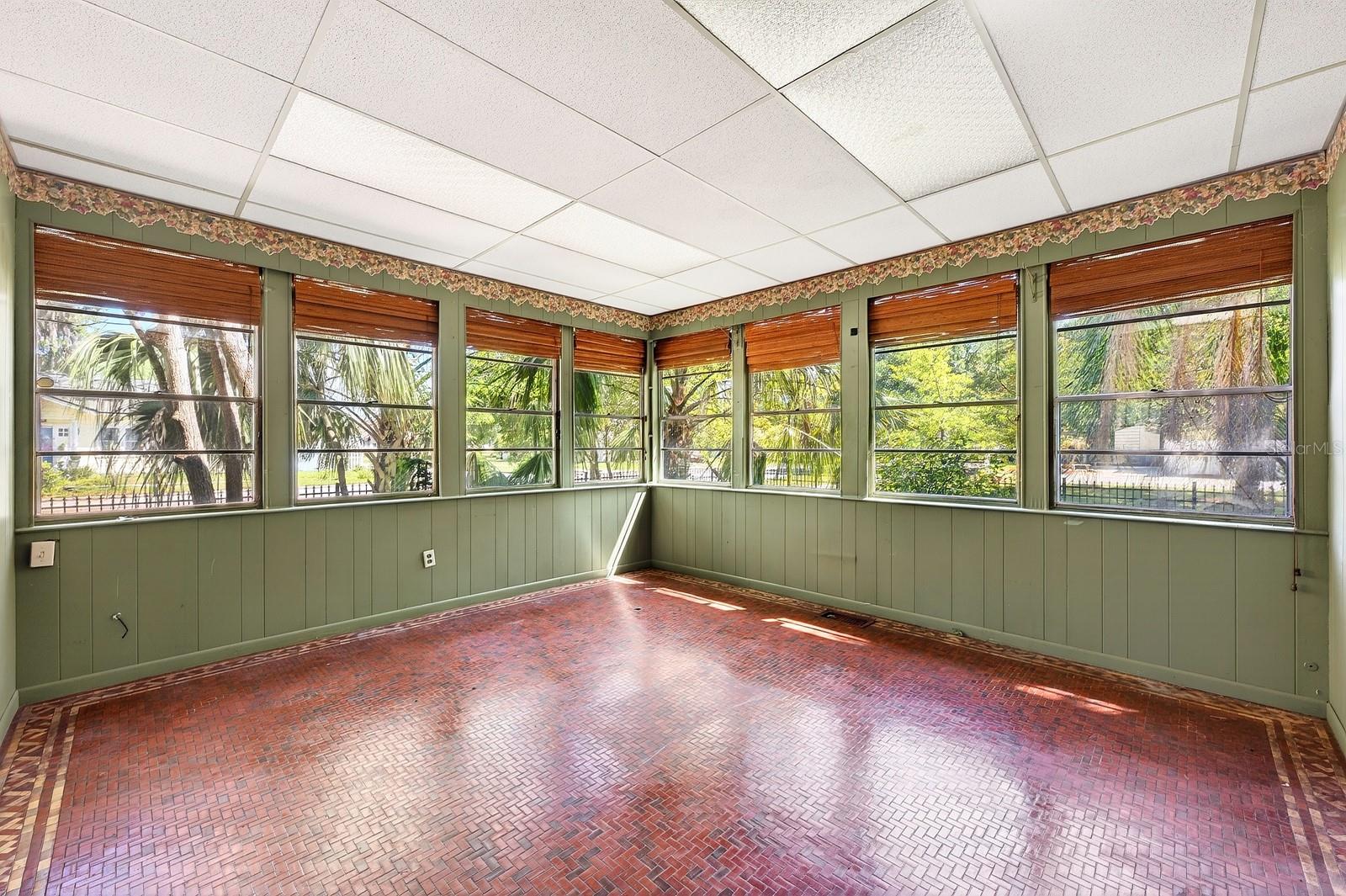 Image 12 of 50 For 1318 Park Avenue