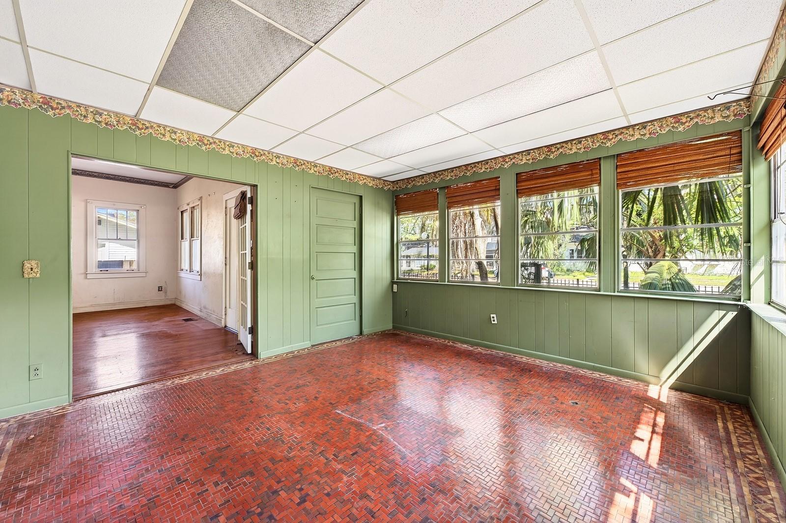 Image 13 of 50 For 1318 Park Avenue