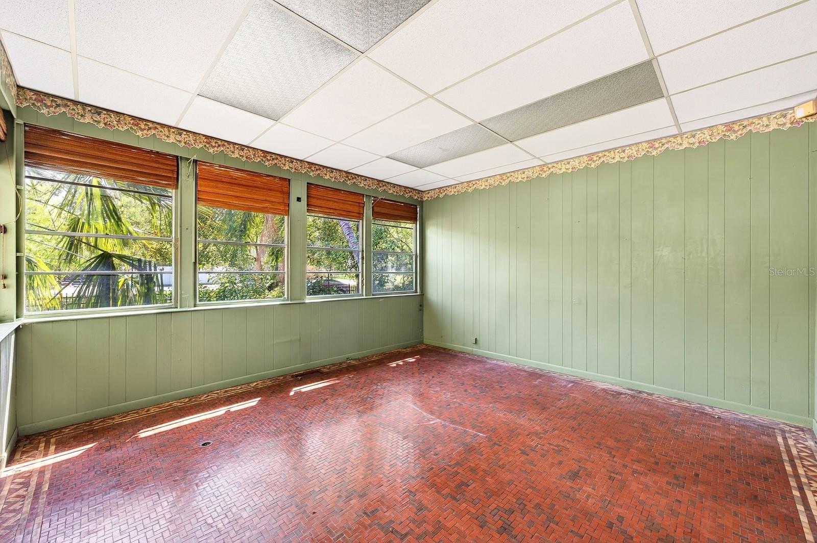 Image 15 of 50 For 1318 Park Avenue